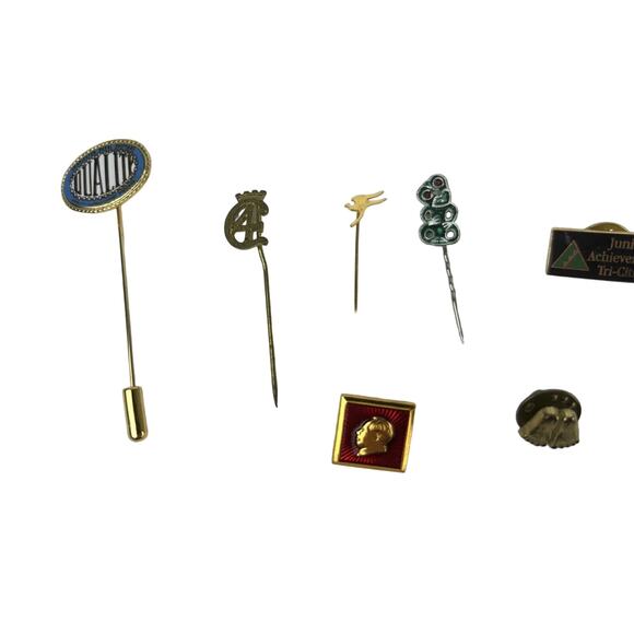 Vintage Lapel Pin Lot of 30+ Skunk, Military, Flag, Dualite, Feet, Brid, Realtor - Picture 7 of 16